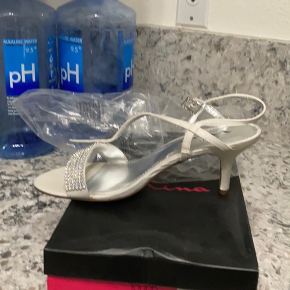 Shoes with crystals - Picture 2 of 2